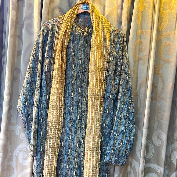 Rich Grey Brocade Silk  Sherwani with Stole - Picture 8 of 16